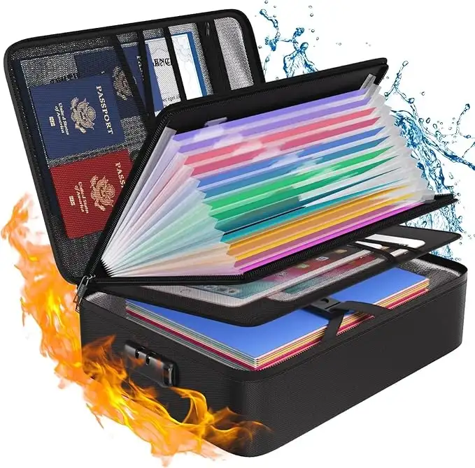 Feuerfeste Tasche neben Dokumenten